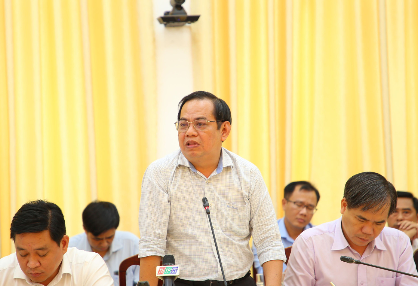 Ông Mai Như Toàn - Giám đốc Sở Xây dựng TP. Cần Thơ - thông tin tại buổi họp báo. Ảnh: Nhật Huy.