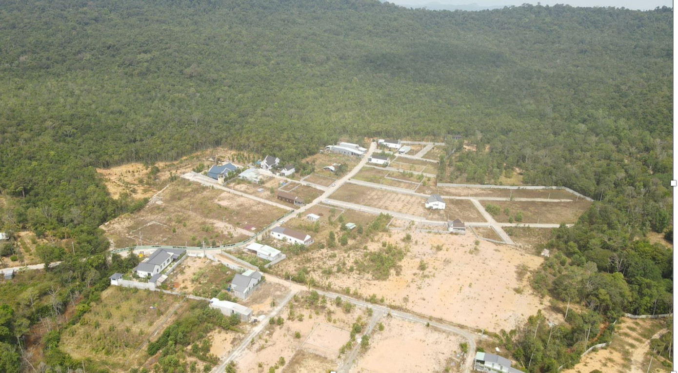 Một khu đất tại Phú Quốc mà 3 đối tượng đã phân lô bán nền. Ảnh: Văn Vũ.