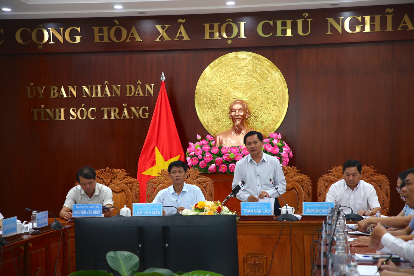 Ông Trần Văn Lâu - Chủ tịch UBND tỉnh Sóc Trăng phát biểu tại buổi làm việc. Ảnh: Nhật Huy. Ông Trần Văn Lâu - Chủ tịch UBND tỉnh Sóc Trăng phát biểu tại buổi làm việc. Ảnh: Nhật Huy.