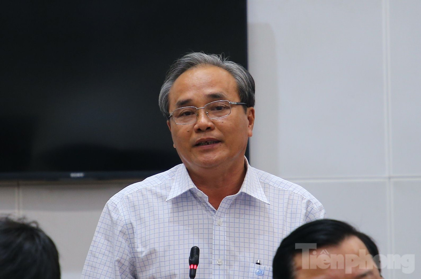 Ông Cao Tấn Hưởng – Phó Chủ tịch UBND huyện Chợ Gạo trả lời báo chí về xây dựng khu tái định cư Dự án nâng cấp kênh Chợ Gạo giai đoạn 2. Ông Cao Tấn Hưởng – Phó Chủ tịch UBND huyện Chợ Gạo trả lời báo chí về xây dựng khu tái định cư Dự án nâng cấp kênh Chợ Gạo giai đoạn 2.