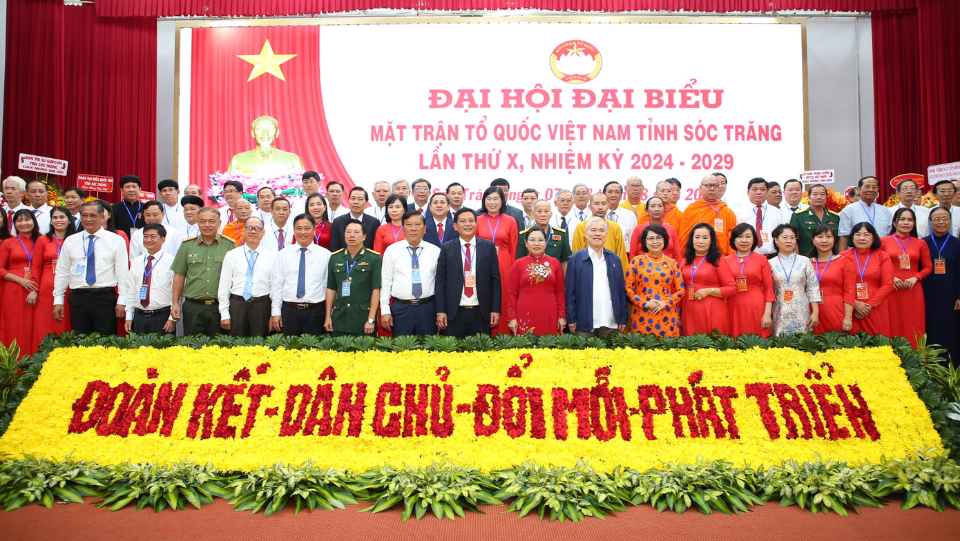 Ủy viên Ủy ban MTTQ Việt Nam tỉnh Sóc Trăng lần thứ X, nhiệm kỳ 2024-2029 ra mắt Đại hội.