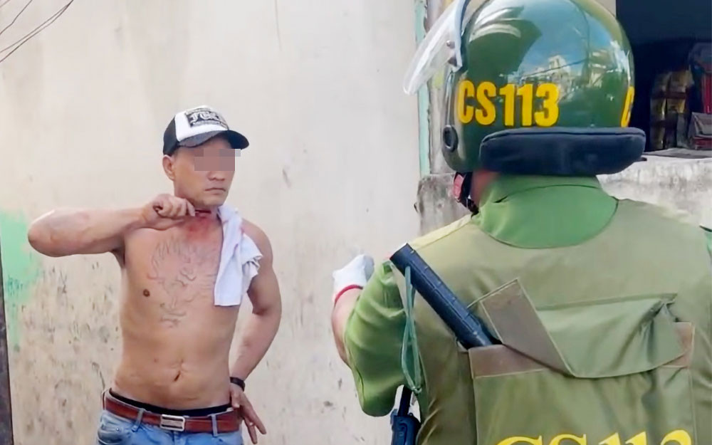 Sơn dọa đốt nhà, con gái tự tử. Ảnh: Tiến Tầm.