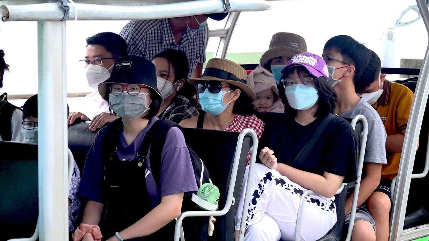 Tại các cầu cảng, sân bay, bến xe không xảy ra tình trạng chèo kéo du khách, tình hình an ninh trật tự được đảm bảo.