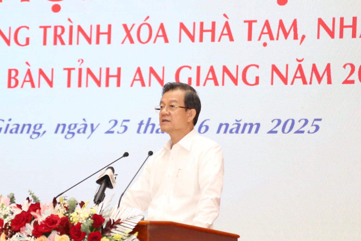 Bí thư Tỉnh ủy An Giang - Lê Hồng Quang. Bí thư Tỉnh ủy An Giang - Lê Hồng Quang.