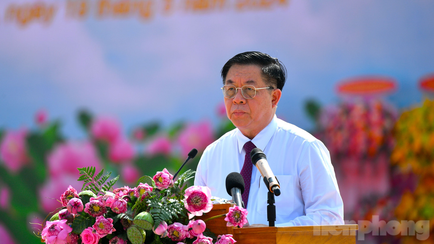 Trưởng Ban Tuyên giáo Trung ương Nguyễn Trọng Nghĩa phát biểu tại lễ khánh thành.