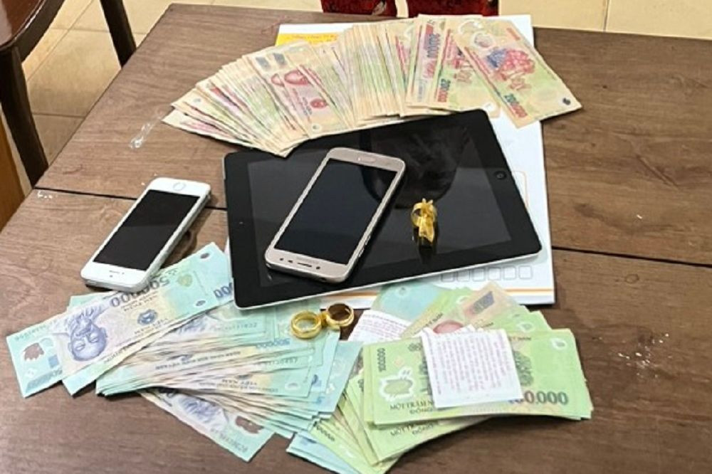 Tài sản Trang đem cất giấu rồi báo tin giả bị trộm lấy mất. Ảnh: Nghiêm Túc.