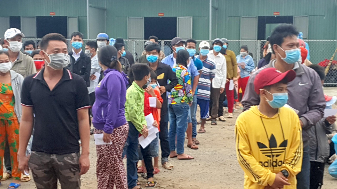 Kiên Giang tiếp nhận hơn 300 công dân từ Bà Rịa - Vũng Tàu về quê. Kiên Giang tiếp nhận hơn 300 công dân từ Bà Rịa - Vũng Tàu về quê.