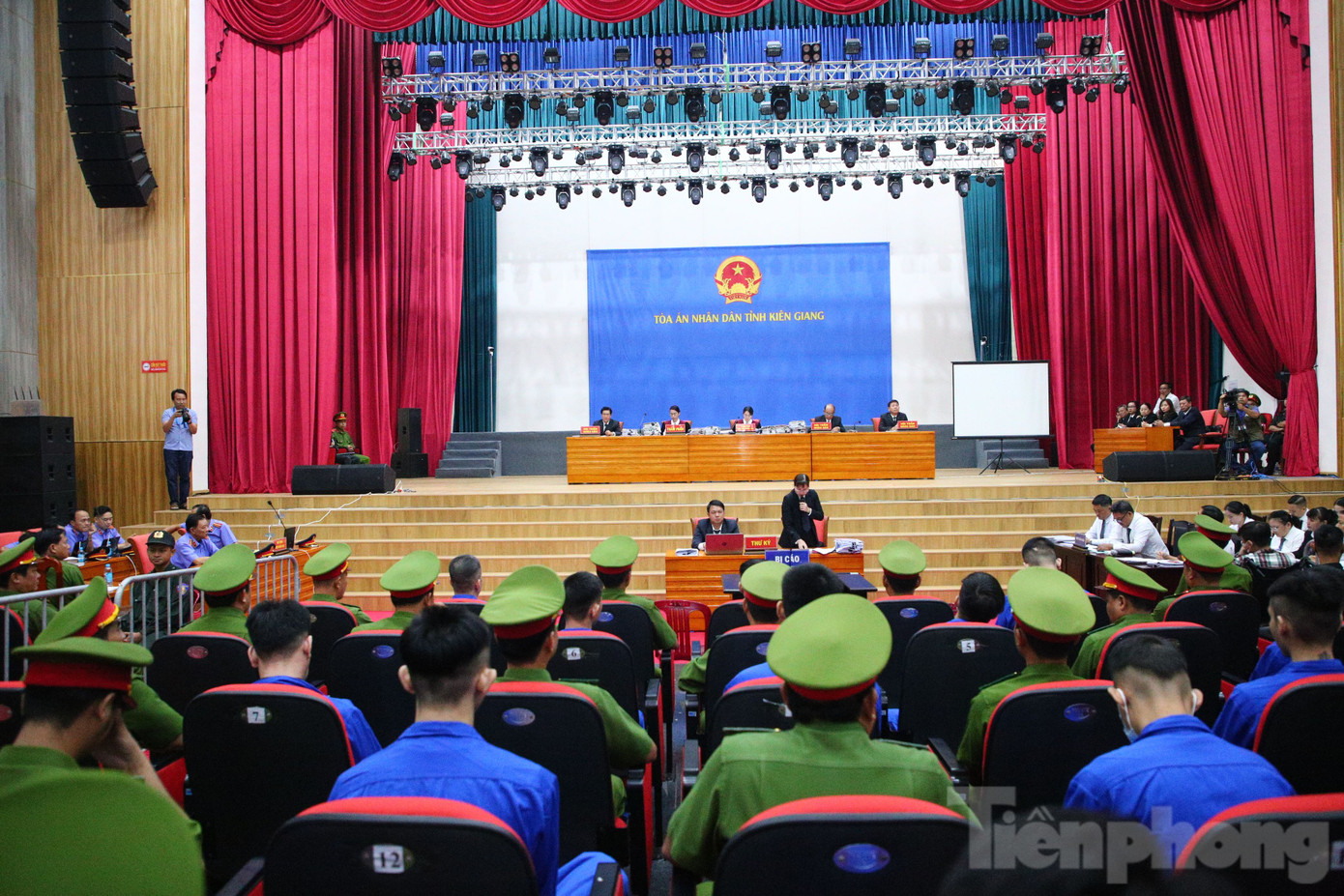 Phiên tòa dự kiến diễn ra trong 15 ngày tại Trung tâm Văn hoá tỉnh Kiên Giang (Ảnh: Nhật Huy). Phiên tòa dự kiến diễn ra trong 15 ngày tại Trung tâm Văn hoá tỉnh Kiên Giang (Ảnh: Nhật Huy).