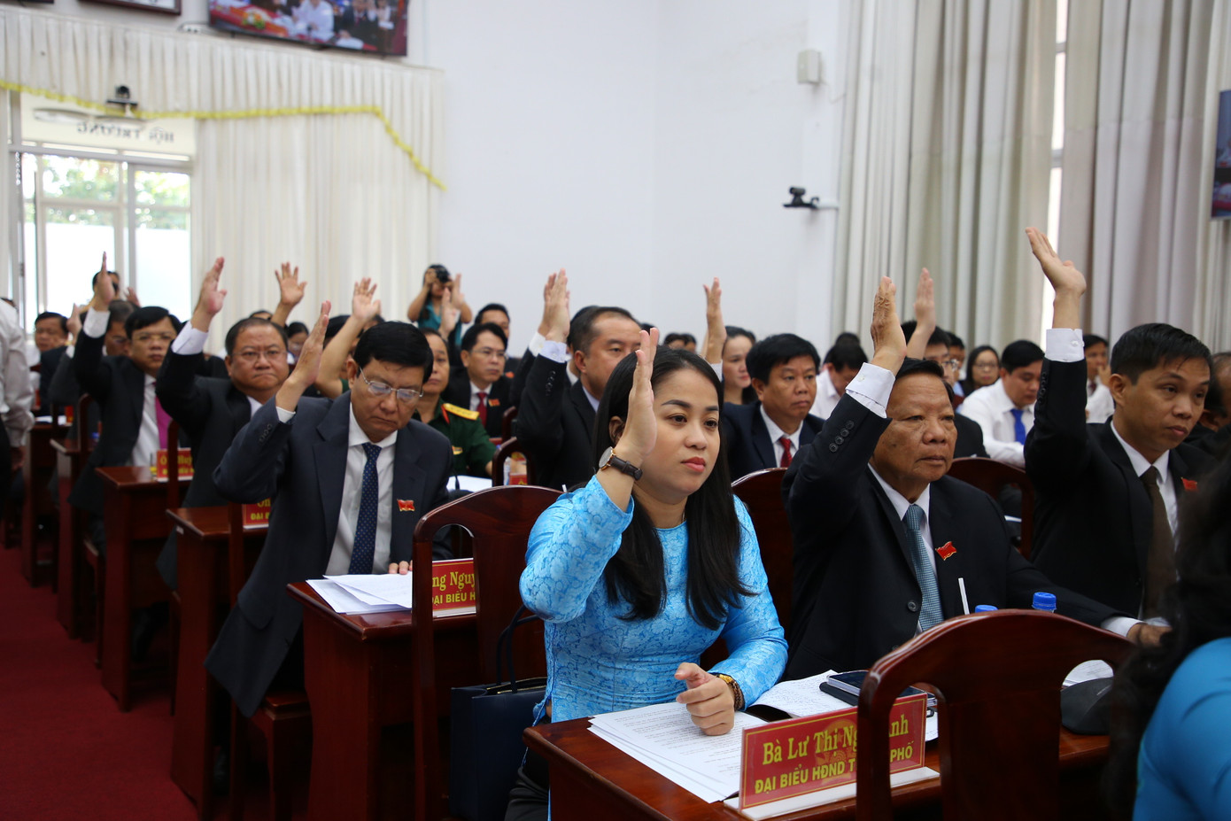 HĐND TP. Cần Thơ thông qua nghị quyết về việc đặt, đổi tên đường. Ảnh: Nhật Huy. HĐND TP. Cần Thơ thông qua nghị quyết về việc đặt, đổi tên đường. Ảnh: Nhật Huy.