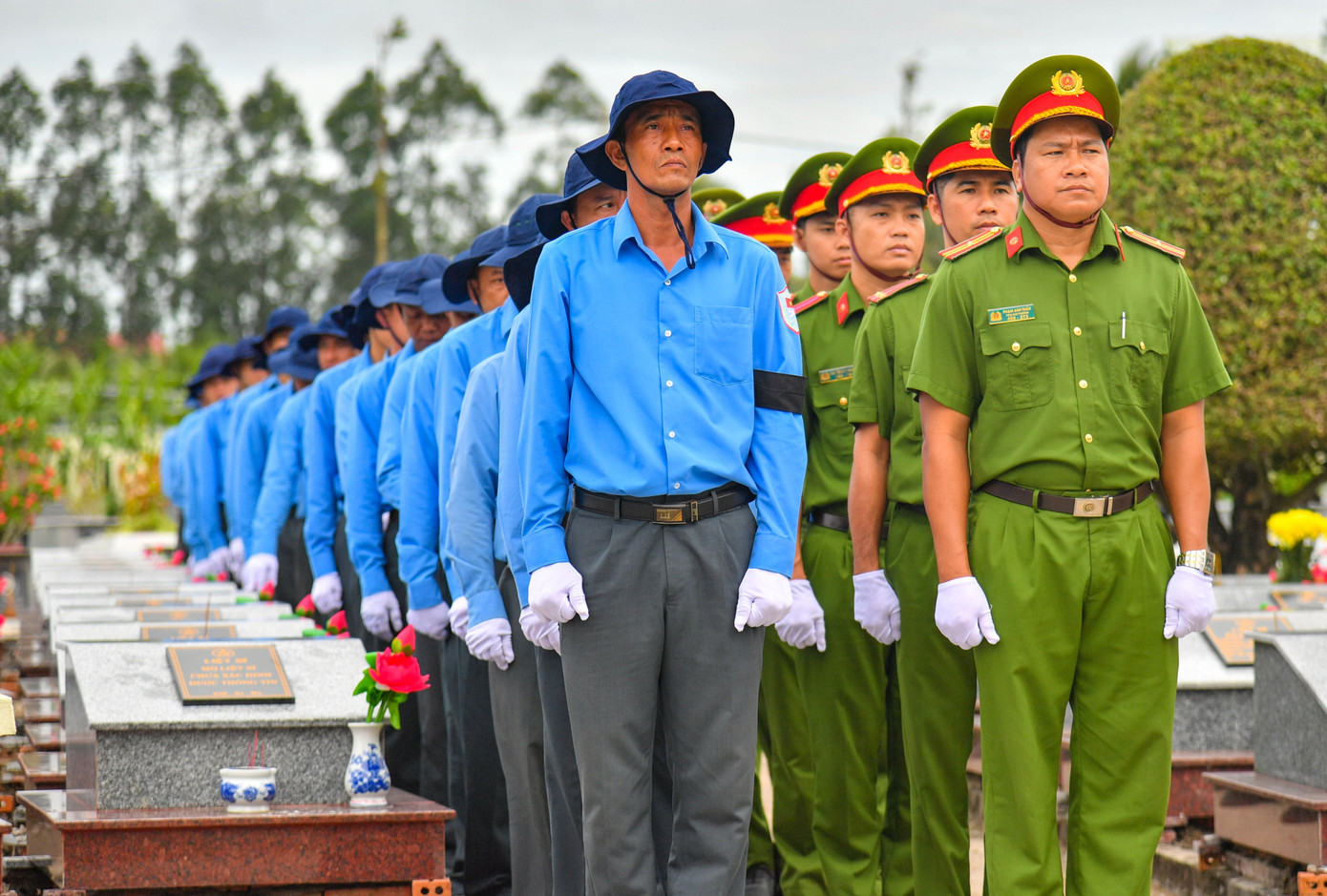 Từ năm 2001 khi thực hiện Hiệp định giữa Chính phủ nước Cộng hòa xã hội chủ nghĩa Việt Nam và Chính phủ Vương quốc Campuchia đến nay, trên địa bàn 4 tỉnh Kampốt, Kép, Shihanouk, Koh Kong (Vương quốc Campuchia), tỉnh Kiên Giang đã tìm kiếm, quy tập được 2.105 hài cốt liệt sĩ quân tình nguyện và chuyên gia Việt Nam đưa về nước an táng tại các nghĩa trang liệt sĩ trong tỉnh.