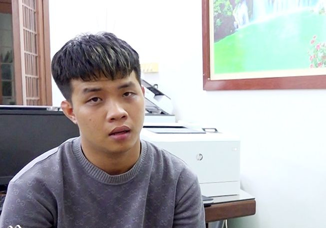 Trần Minh Thượng ra đầu thú. Ảnh: Tiến Tầm.