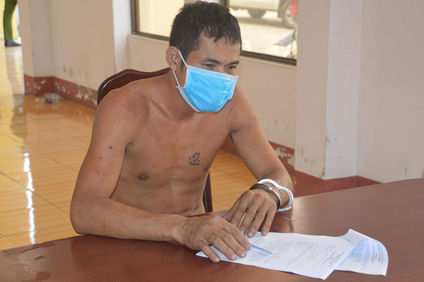 Tài xế Vũ Đình Đức tại cơ quan công an. Tài xế Vũ Đình Đức tại cơ quan công an.