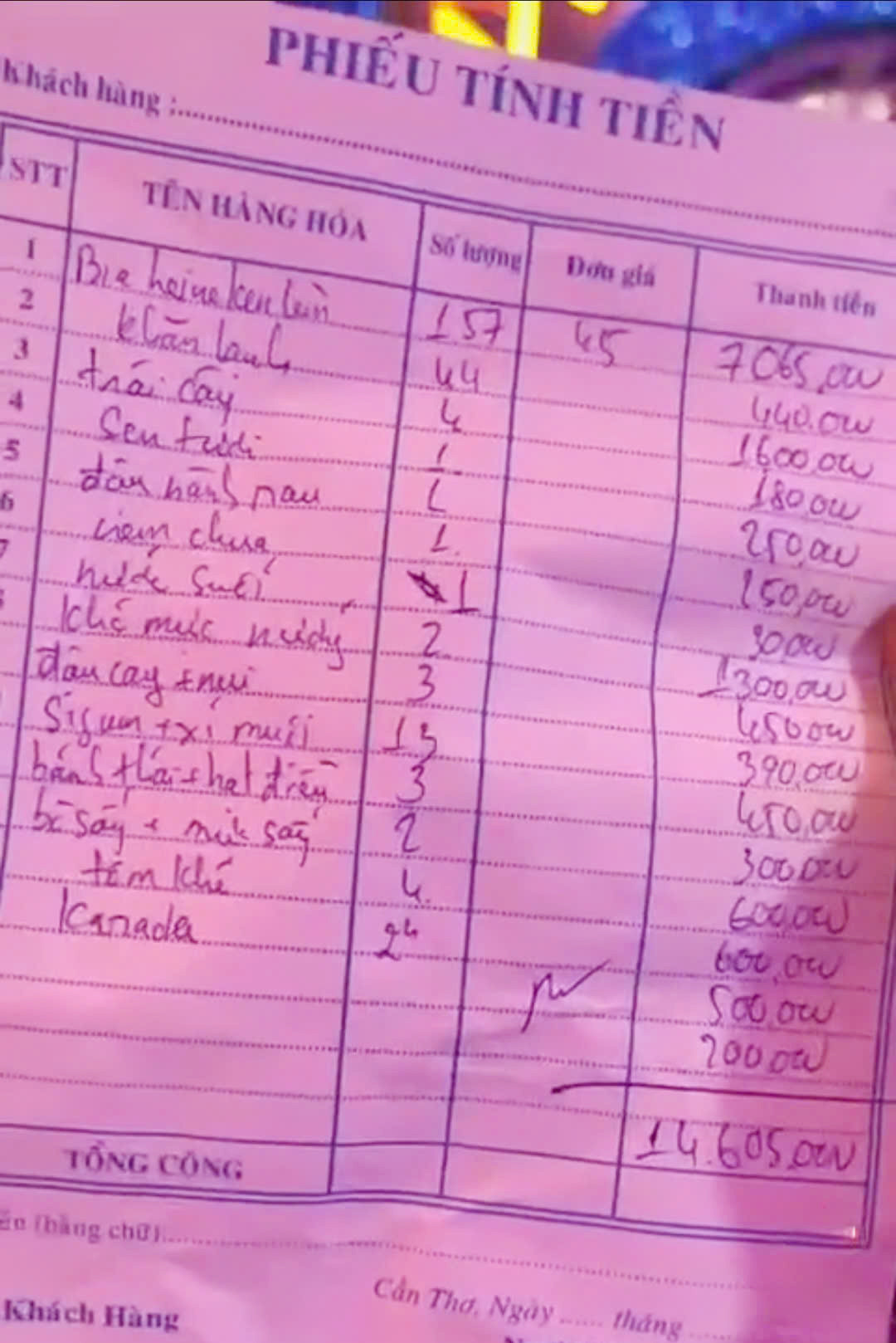 Hóa đơn tính tiền tại quán karaoke. Ảnh: Cắt từ clip Hóa đơn tính tiền tại quán karaoke. Ảnh: Cắt từ clip