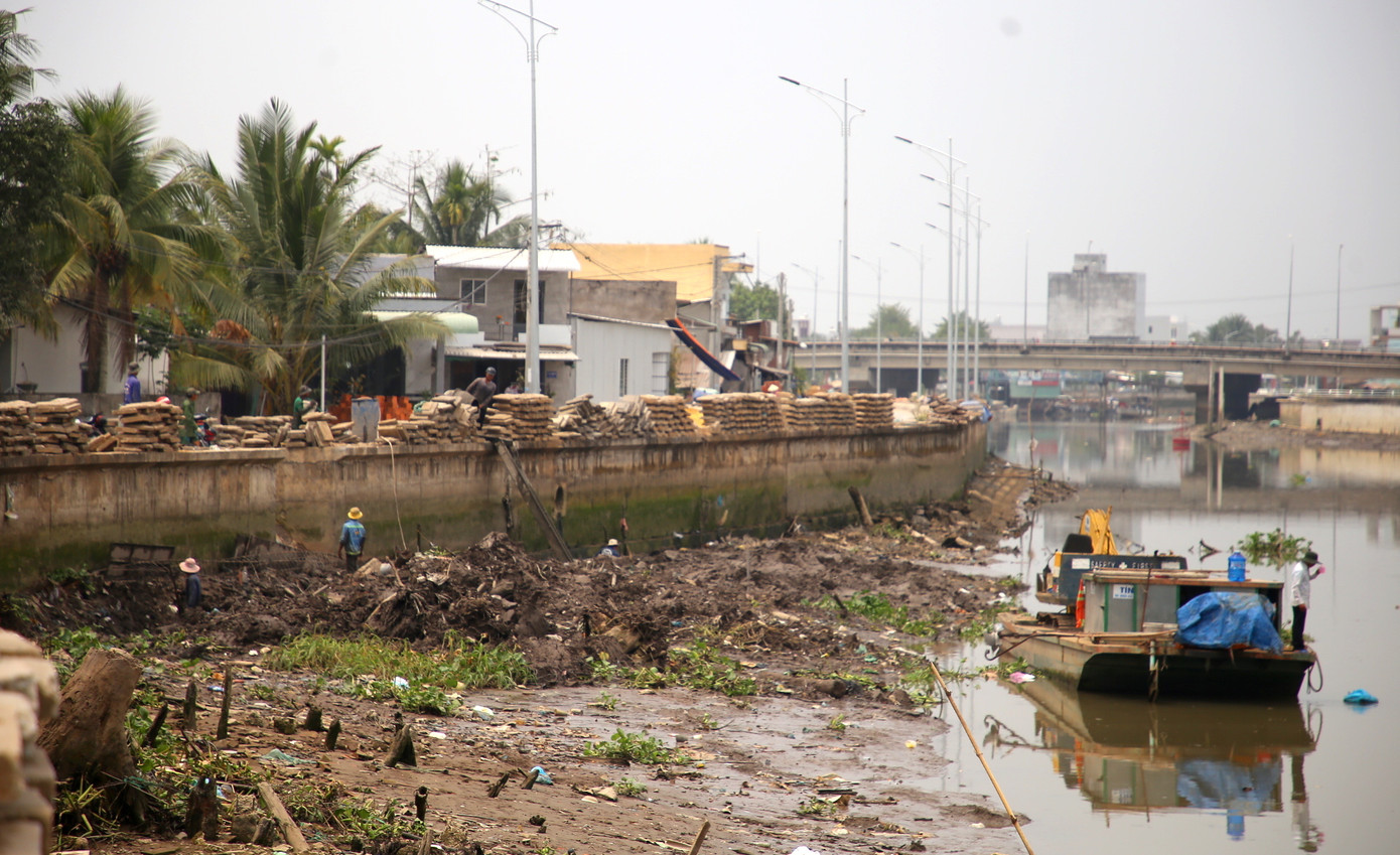 Đến hết năm 2022 tiến độ chung toàn dự án chỉ đạt gần 76%. Ảnh: Nhật Huy.