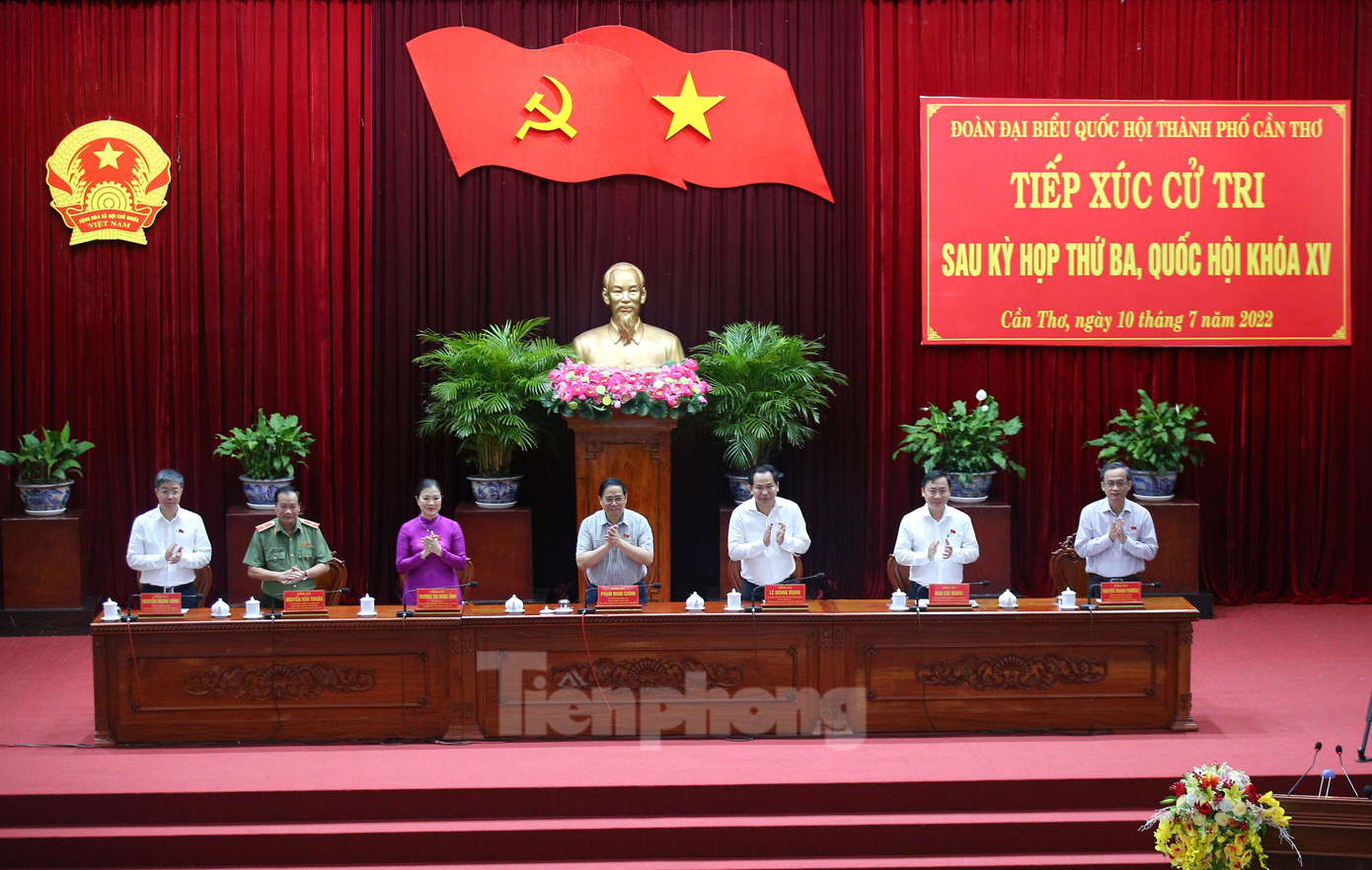 Thủ tướng Phạm Minh Chính và Đoàn đại biểu Quốc hội thành phố Cần Thơ tiếp xúc cử tri sau kỳ họp thứ ba Quốc hội khoá XV. Thủ tướng Phạm Minh Chính và Đoàn đại biểu Quốc hội thành phố Cần Thơ tiếp xúc cử tri sau kỳ họp thứ ba Quốc hội khoá XV.