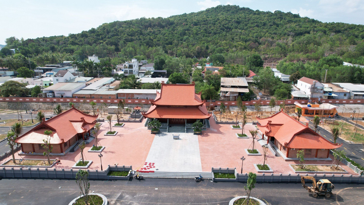 Riêng Nhà trưng bày về Chủ tịch Hồ Chí Minh có 3 phần nội dung: Câu chuyện kể về cuộc đời, sự nghiệp cách mạng của Chủ tịch Hồ Chí Minh; về tình cảm thiêng liêng sâu nặng của Bác với đồng bào, chiến sĩ miền Nam và sự quan tâm của Người trong việc giữ gìn, bảo vệ chủ quyền biển đảo thiêng liêng của Tổ quốc.