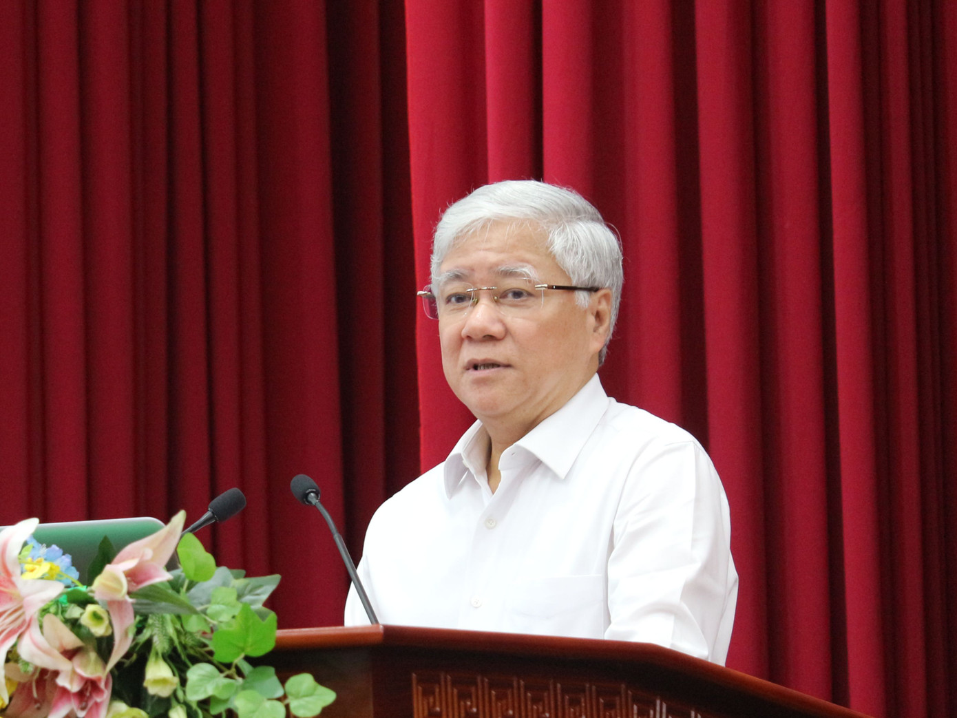 Chủ tịch Uỷ ban T.Ư MTTQ Việt Nam - Đỗ Văn Chiến. Chủ tịch Uỷ ban T.Ư MTTQ Việt Nam - Đỗ Văn Chiến.