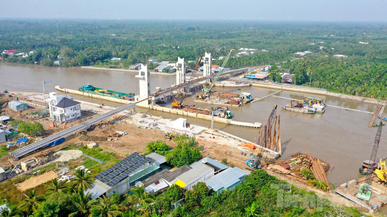 Theo Ban Quản lý đầu tư và xây dựng thủy lợi 10, cống âu Rạch Mọp khi đi vào vận hành sẽ giảm thiểu ảnh hưởng do hạn mặn gây ra và tạo nguồn hỗ trợ cấp nước ngọt ứng phó các đợt mặn lên cao trên sông Hậu cho diện tích tự nhiên trên 36.000ha trên địa bàn huyện Kế Sách, Châu Thành (tỉnh Sóc Trăng) và TP. Ngã Bảy (tỉnh Hậu Giang), giúp tăng khả năng luân chuyển dòng chảy, nâng cao hiệu quả tháo chua, rửa phèn và tiêu thoát nước môi trường trong vùng dự án.