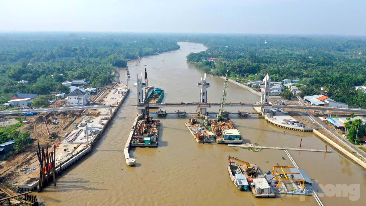 Cống âu Rạch Mọp nằm giáp ranh giữa huyện Kế Sách và Long Phú (tỉnh Sóc Trăng) thuộc Dự án Công trình kiểm soát nguồn nước bờ Nam sông Hậu, do Ban Quản lý đầu tư và xây dựng thủy lợi 10, Bộ Nông nghiệp và Phát triển nông thôn làm chủ đầu tư. Dự án được khởi công tháng 1/2023, là công trình thủy lợi có quy mô lớn nhất trên địa bàn tỉnh Sóc Trăng.