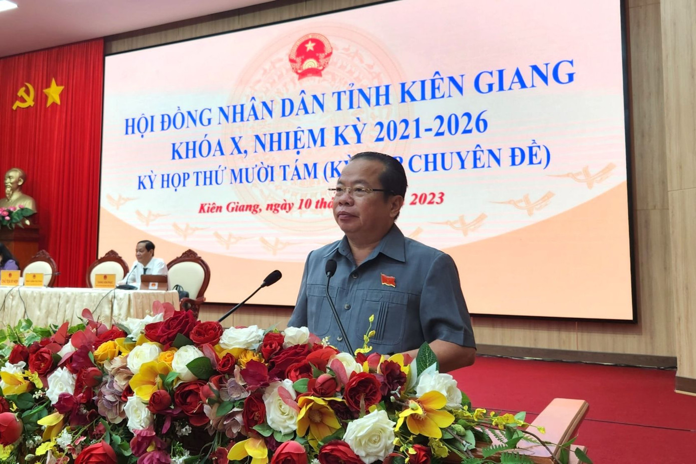 Ông Mai Văn Huỳnh - Phó Bí thư Thường trực Tỉnh uỷ, Chủ tịch HĐND tỉnh Kiên Giang, phát biểu tại kỳ họp. Ảnh: PV.