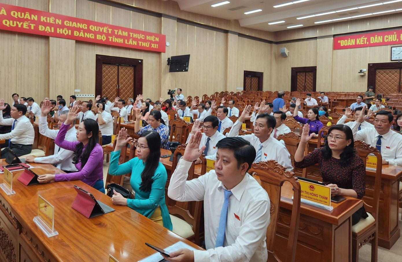 HĐND tỉnh Kiên Giang thông qua 14 nghị quyết quan trọng. Ảnh: Q.T.