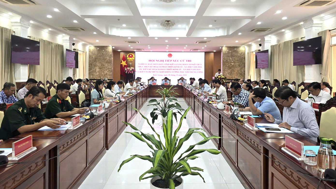 Quang cảnh hội nghị tiếp xúc cử tri. Quang cảnh hội nghị tiếp xúc cử tri.