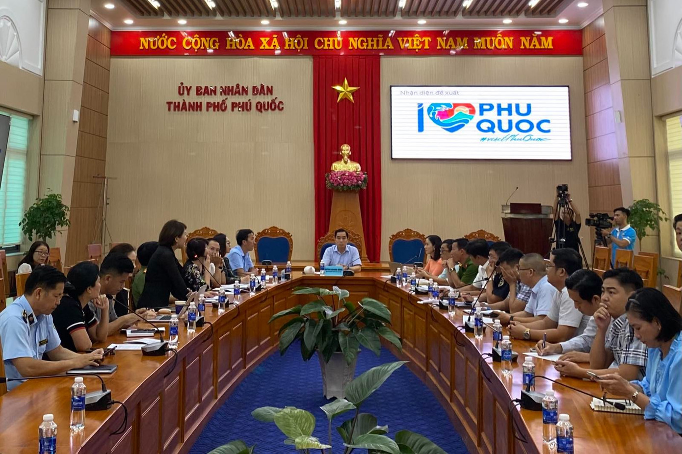 Quang cảnh hội nghị.