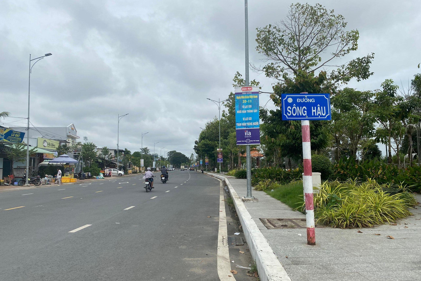 Dự án cải tạo công viên Sông Hậu (đoạn từ nhà hàng Lúa Nếp đến Quảng trường) do Phòng Quản lý đô thị quận Ninh Kiều làm chủ đầu tư. Dự án cải tạo công viên Sông Hậu (đoạn từ nhà hàng Lúa Nếp đến Quảng trường) do Phòng Quản lý đô thị quận Ninh Kiều làm chủ đầu tư.