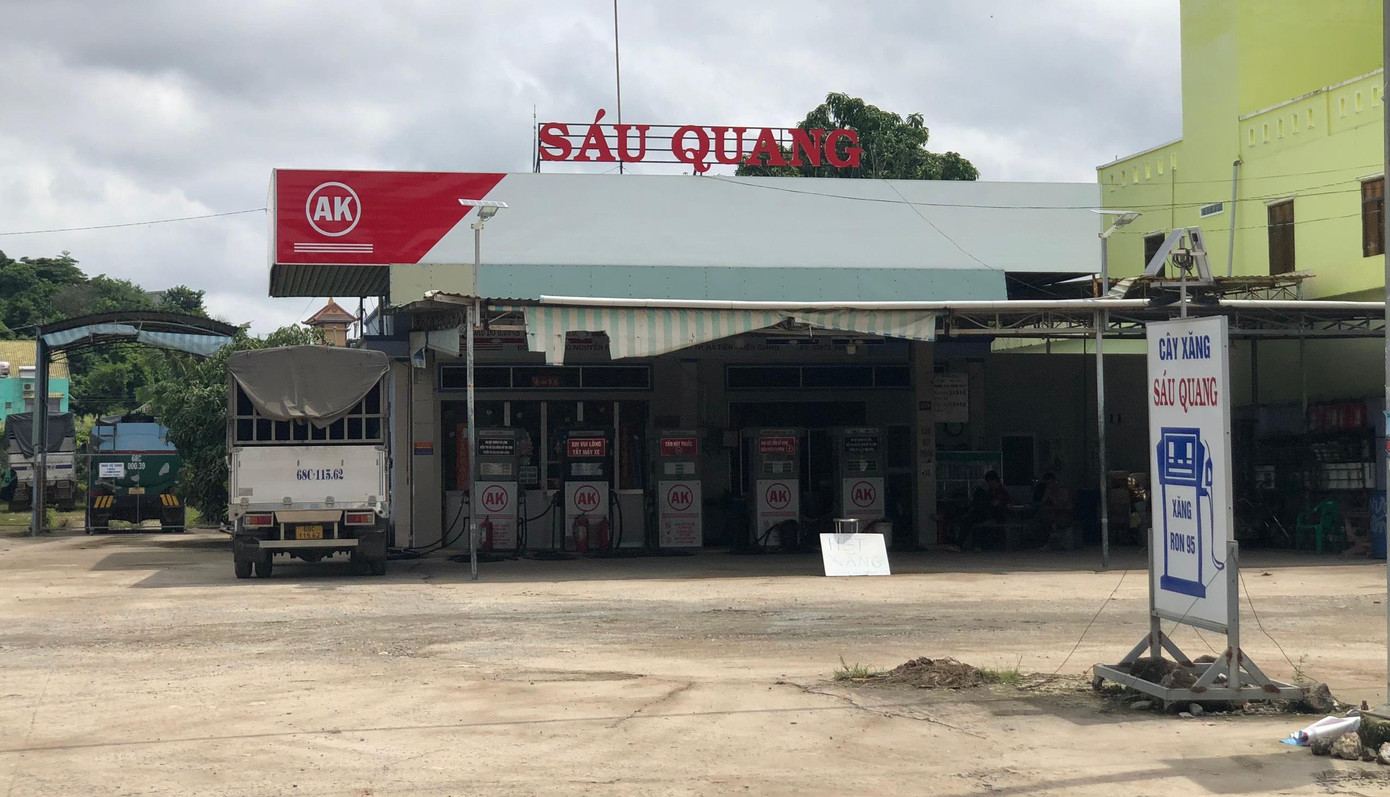 Một cây xăng trên địa bàn TP. Hà Tiên (Kiên Giang) hết xăng. Một cây xăng trên địa bàn TP. Hà Tiên (Kiên Giang) hết xăng.