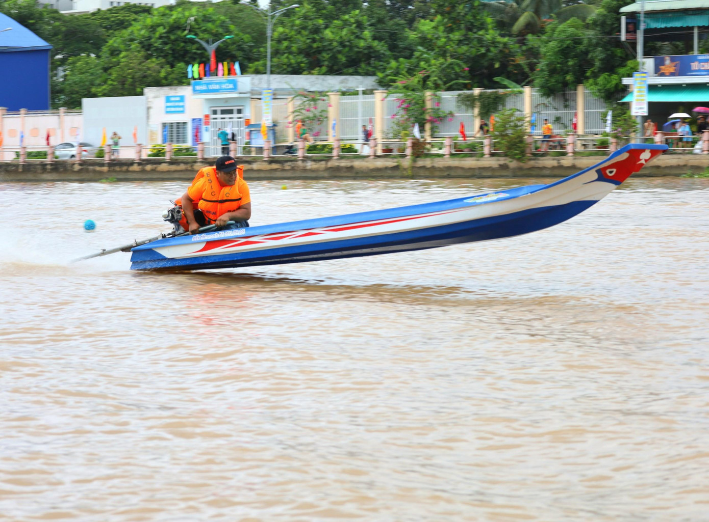 Giải diễn ra tại bờ kè rạch Khai Luông, phường Cái Khế, quận Ninh Kiều, TP. Cần Thơ.