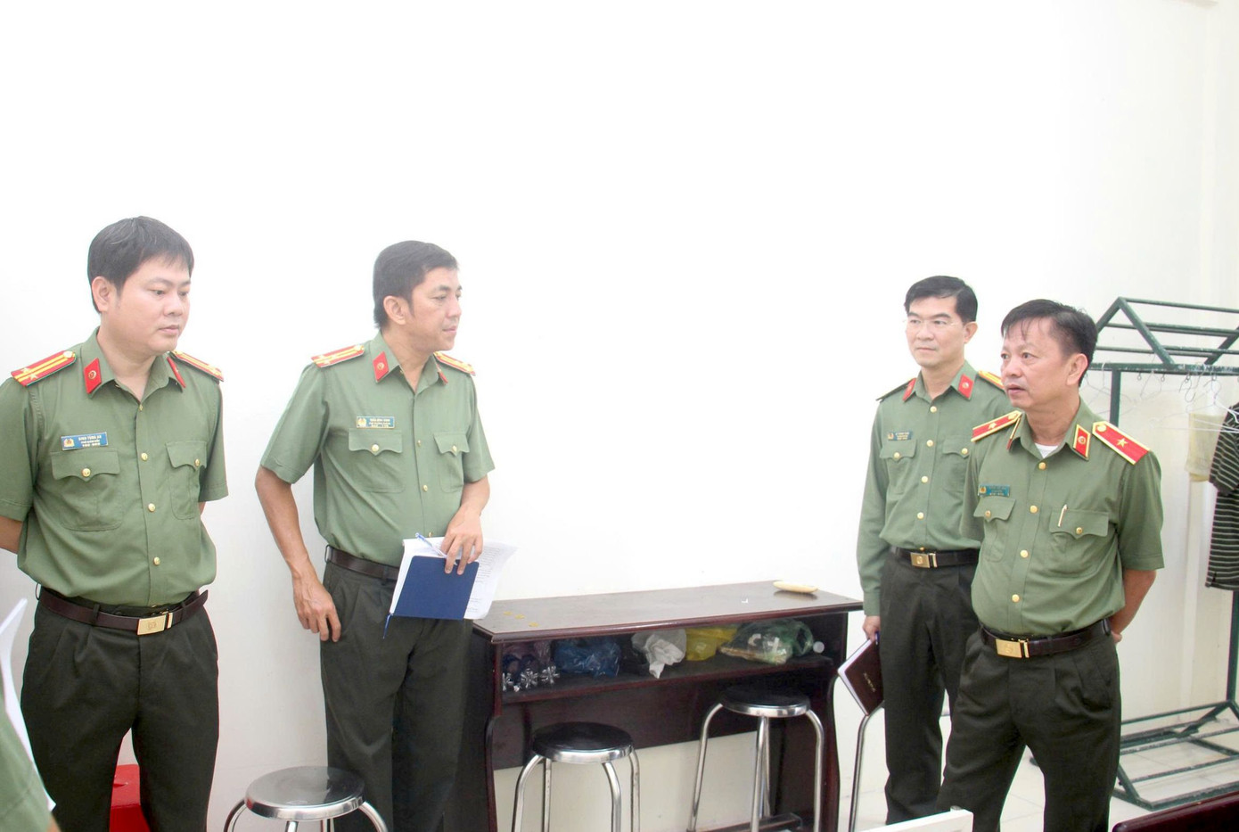 Giám đốc Công an TP. Cần Thơ yêu cầu khẩn trương triển khai công tác chuẩn bị, sớm đảm bảo nơi ăn ở ổn định cho CBCS. Giám đốc Công an TP. Cần Thơ yêu cầu khẩn trương triển khai công tác chuẩn bị, sớm đảm bảo nơi ăn ở ổn định cho CBCS.