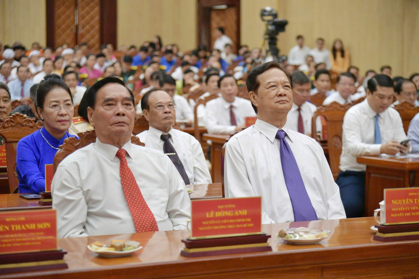 Các đại biểu tham dự buổi lễ. Các đại biểu tham dự buổi lễ.