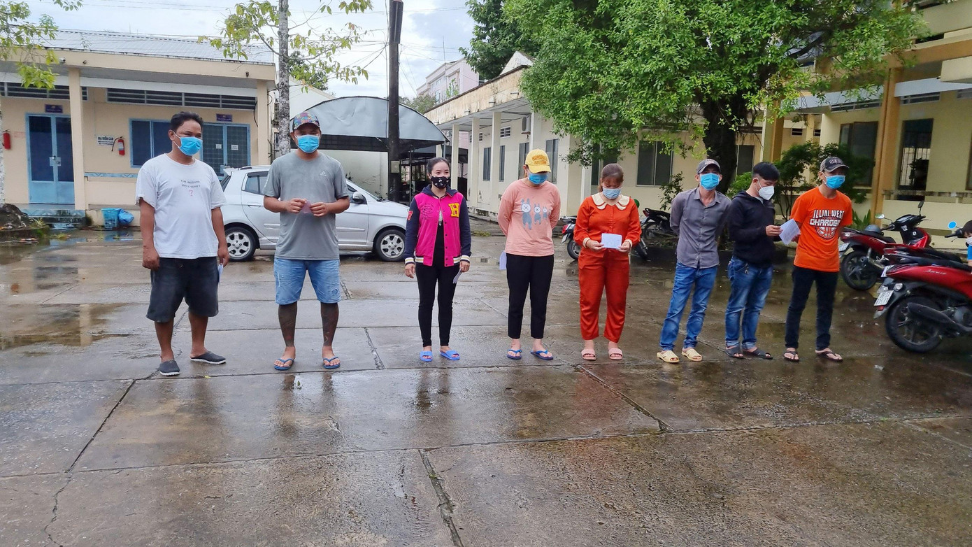 8 người bị xử phạt 100 triệu đồng.