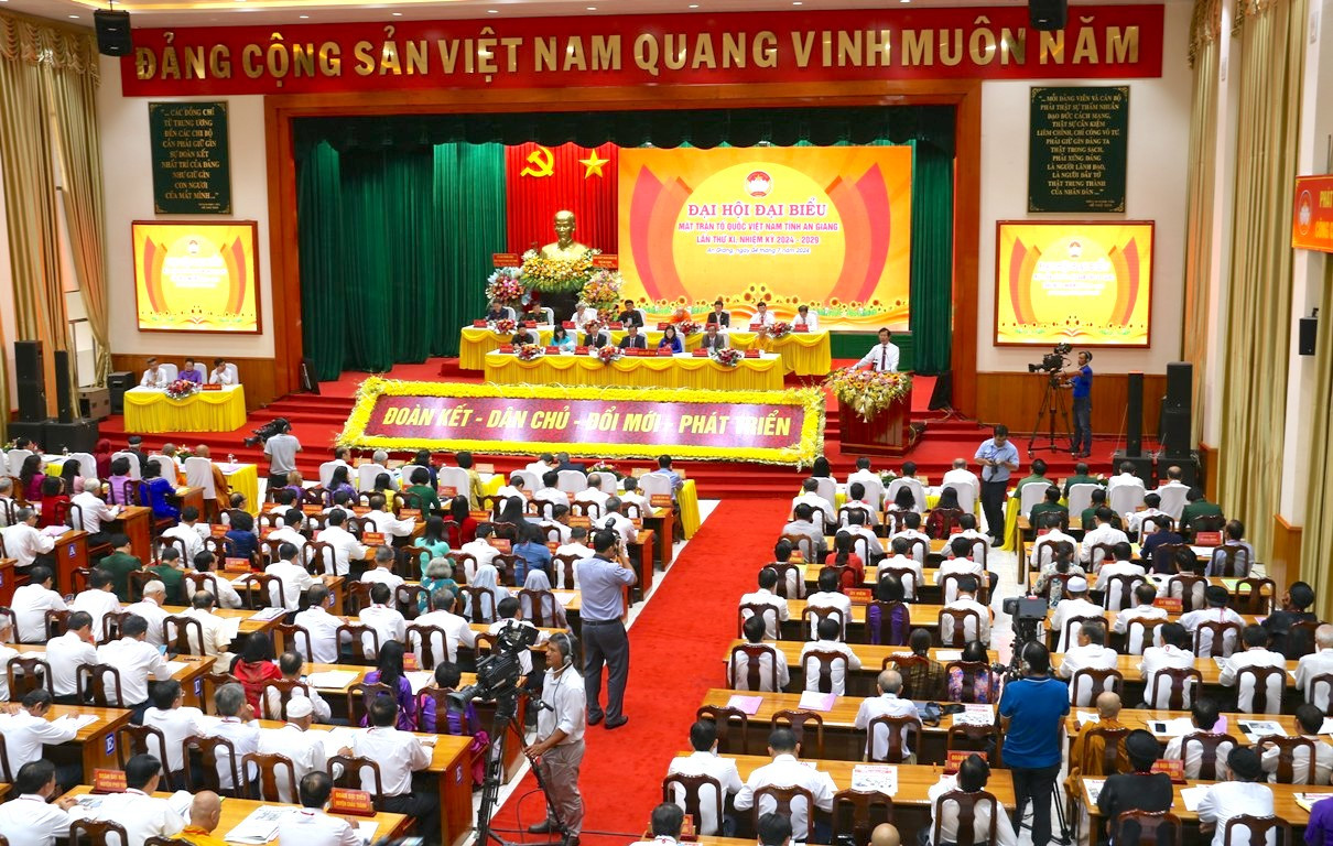 Quang cảnh Đại hội Đại biểu Mặt trận Tổ quốc MTTQ Việt Nam tỉnh An Giang. Quang cảnh Đại hội Đại biểu Mặt trận Tổ quốc MTTQ Việt Nam tỉnh An Giang.