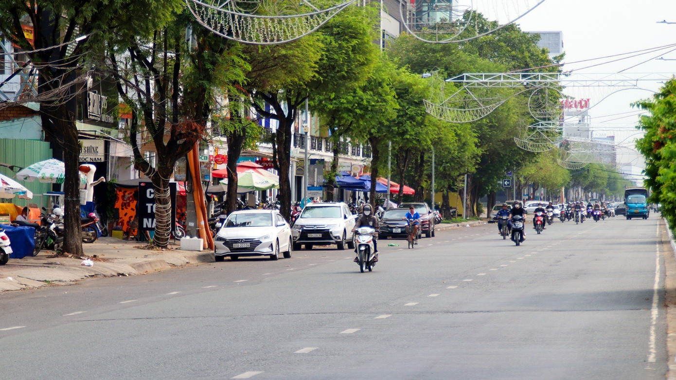 Theo dự thảo của đề án thu phí đỗ xe tại một số tuyến đường trên địa bàn quận Ninh Kiều (7 tuyến đường) gồm: Đại lộ Hòa Bình, đường 30 tháng 4, đường 3 tháng 2, đường Nguyễn Văn Cừ, đường Lý Tự Trọng, đường Trần Văn Khéo và đường Hai Bà Trưng.