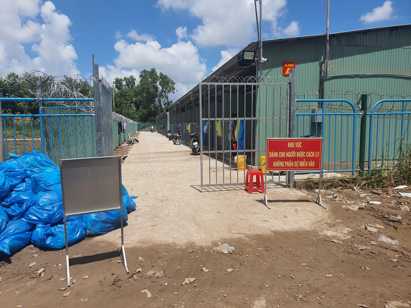 Khu vực cách ly. Khu vực cách ly.