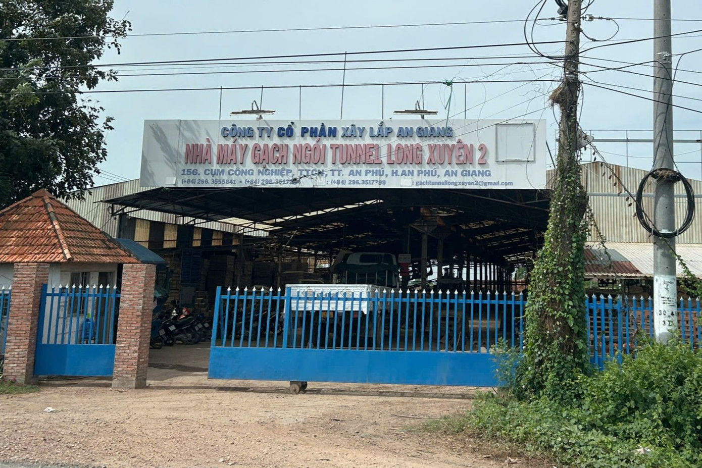 Nhà máy Gạch ngói Tunnel Long Xuyên 2 thuộc Công ty CP xây lắp An Giang.