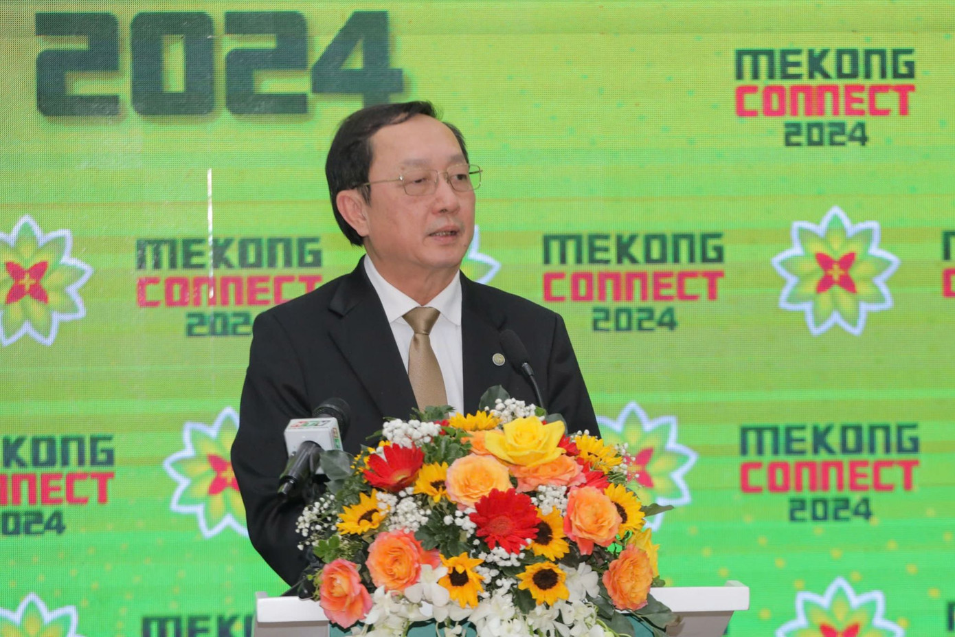 Ông Huỳnh Thành Đạt - Bộ trưởng Bộ Khoa học và Công nghệ. Ông Huỳnh Thành Đạt - Bộ trưởng Bộ Khoa học và Công nghệ.