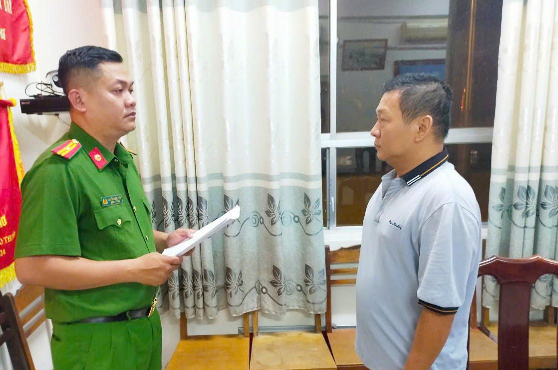 Hai bị can Phú và Vương. Ảnh: CA. Hai bị can Phú và Vương. Ảnh: CA.