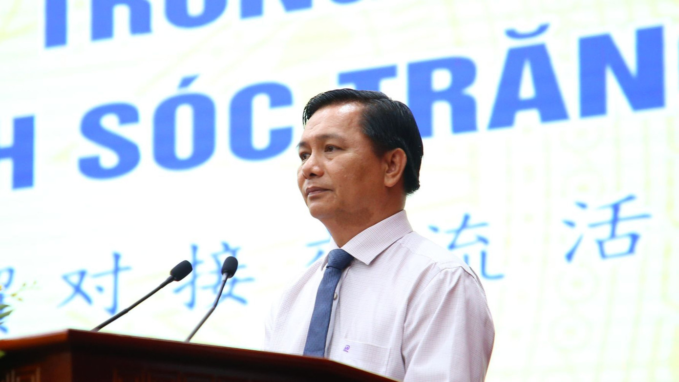 Chủ tịch UBND tỉnh Sóc Trăng Trần Văn Lâu phát biểu giới thiệu tiềm năng kinh tế địa phương với các DN Trung Quốc. Chủ tịch UBND tỉnh Sóc Trăng Trần Văn Lâu phát biểu giới thiệu tiềm năng kinh tế địa phương với các DN Trung Quốc.