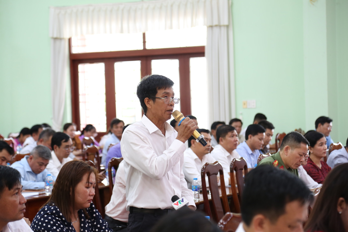 Cử tri xã Vị Thuỷ kiến nghị một số vấn đề đến đoàn đại biểu Quốc hội.