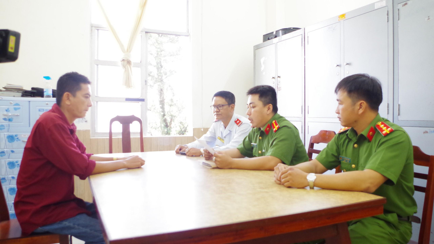 Ông Vũ làm việc với cơ quan chức năng. Ông Vũ làm việc với cơ quan chức năng.