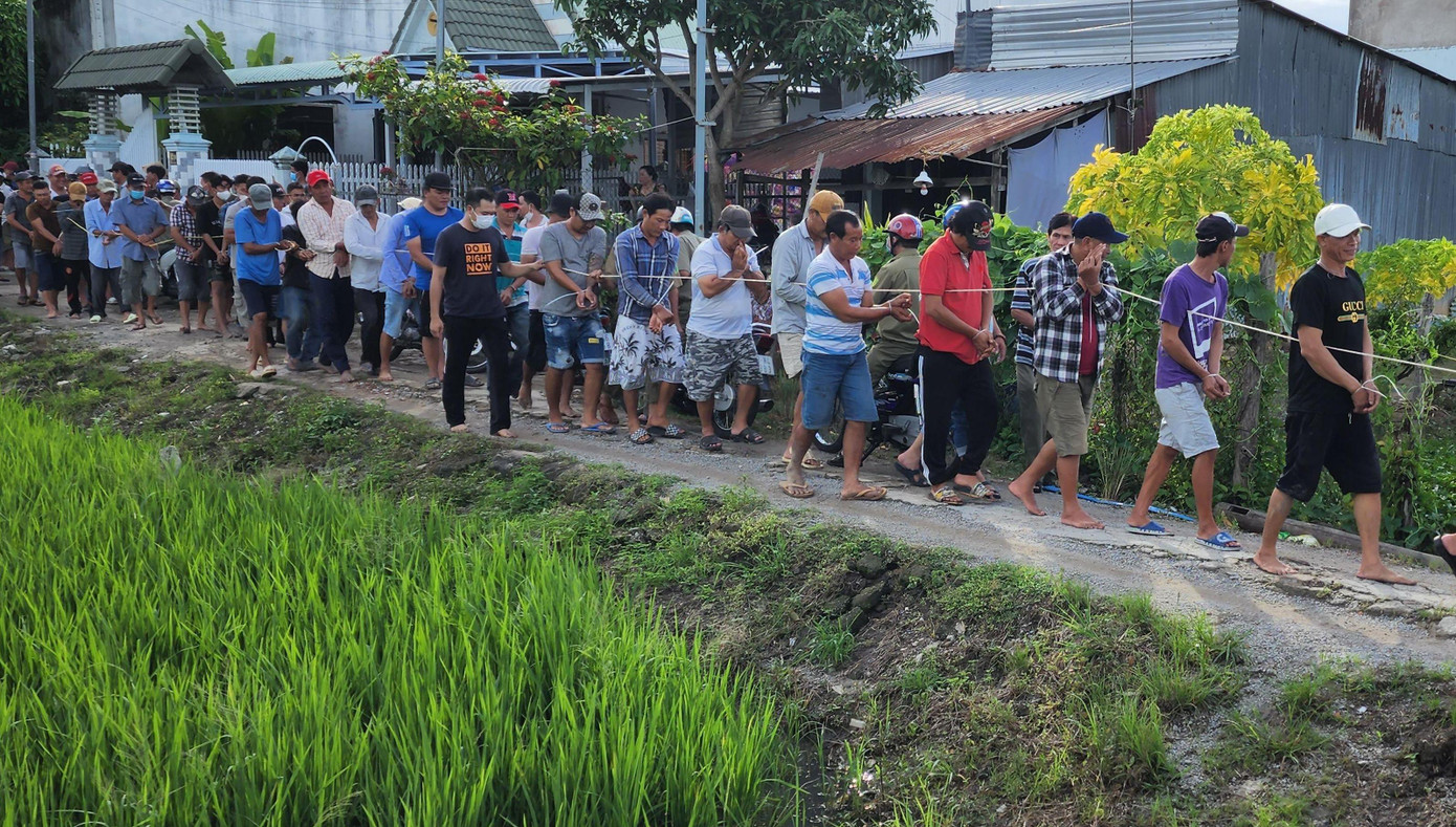 Công an đã tạm giữ được 35 người, khoảng 172 triệu đồng cùng nhiều tang vật có liên quan.