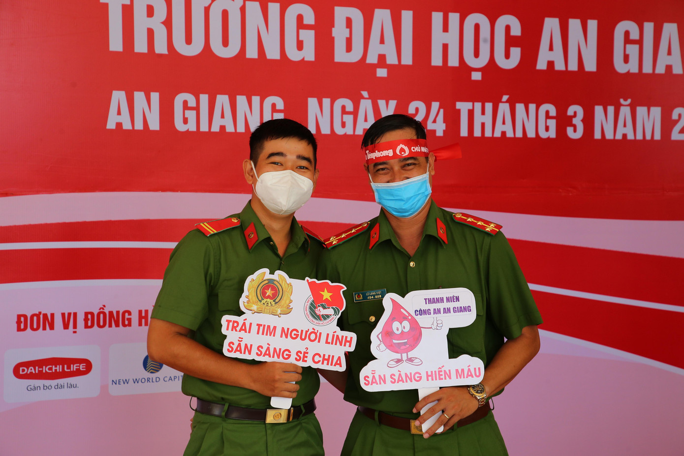 Những nghĩa cử cao đẹp, góp phần xây dựng hình ảnh đẹp của người chiến sĩ CAND. Những nghĩa cử cao đẹp, góp phần xây dựng hình ảnh đẹp của người chiến sĩ CAND.