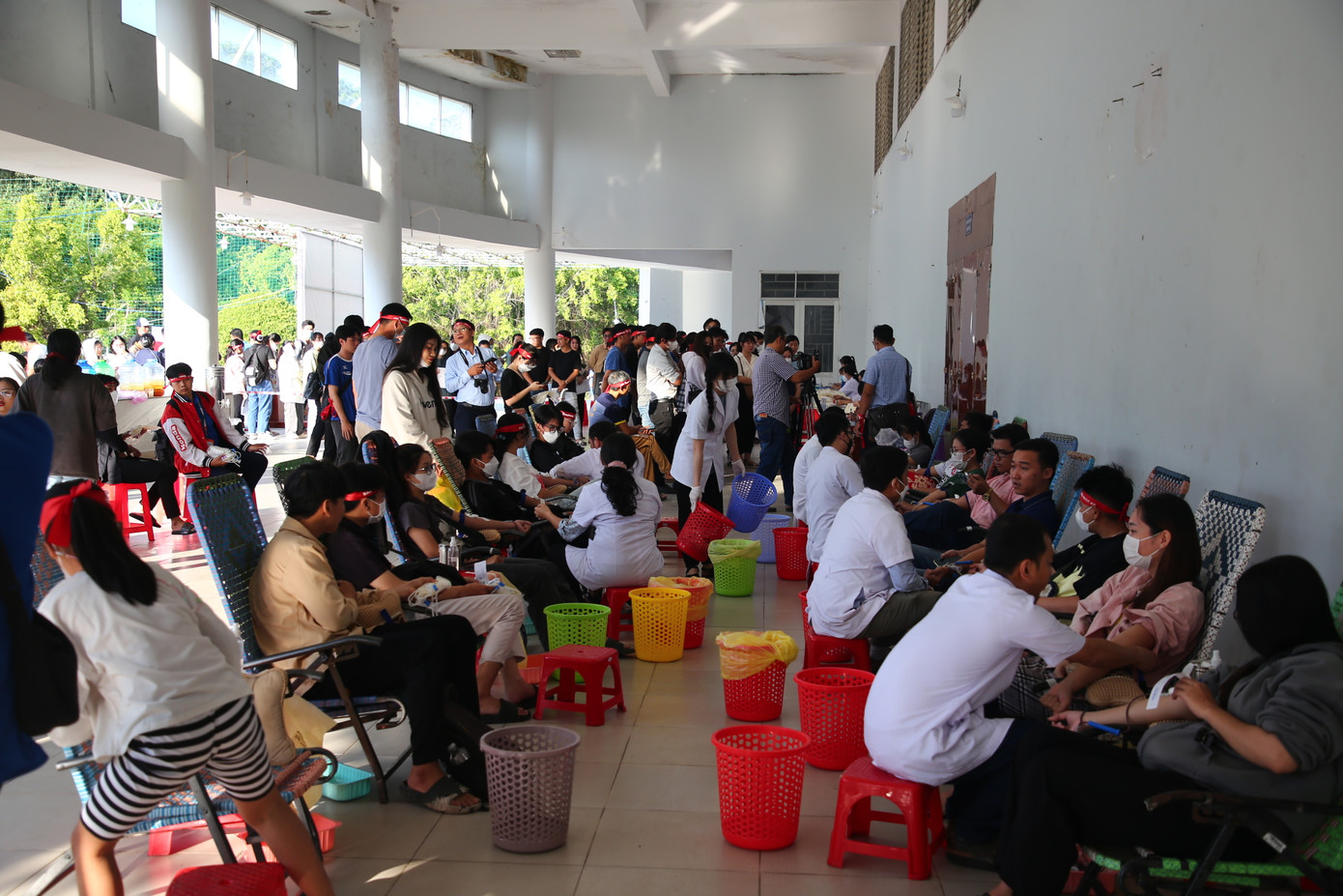 Đông đảo bạn trẻ tham gia hiến máu tại chương trình Chủ Nhật Đỏ tại Kiên Giang sáng 27/1. Đông đảo bạn trẻ tham gia hiến máu tại chương trình Chủ Nhật Đỏ tại Kiên Giang sáng 27/1.