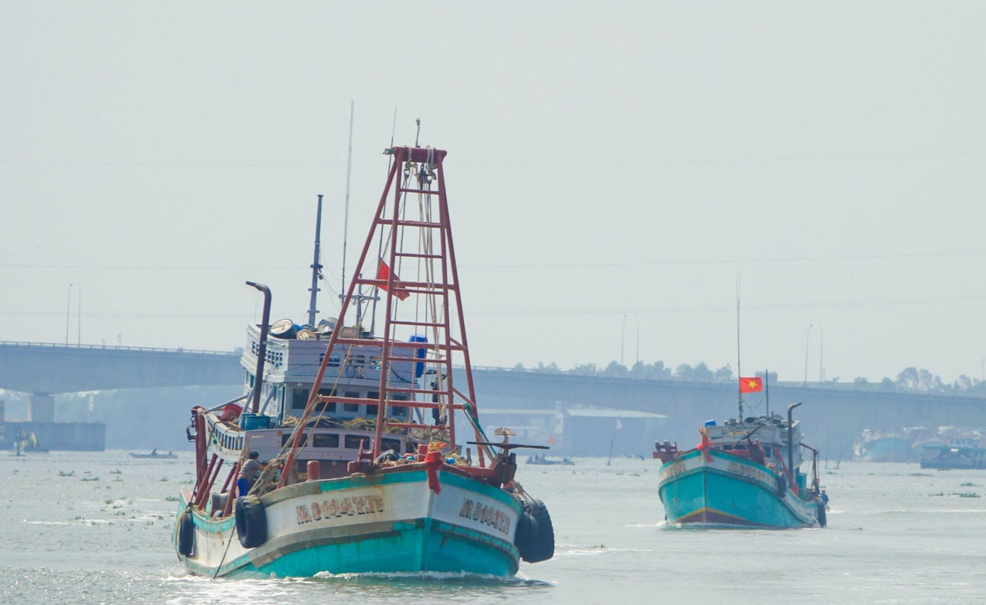 Ngư dân vươn khơi cầu mong mùa đánh bắt bội thu. Ngư dân vươn khơi cầu mong mùa đánh bắt bội thu.