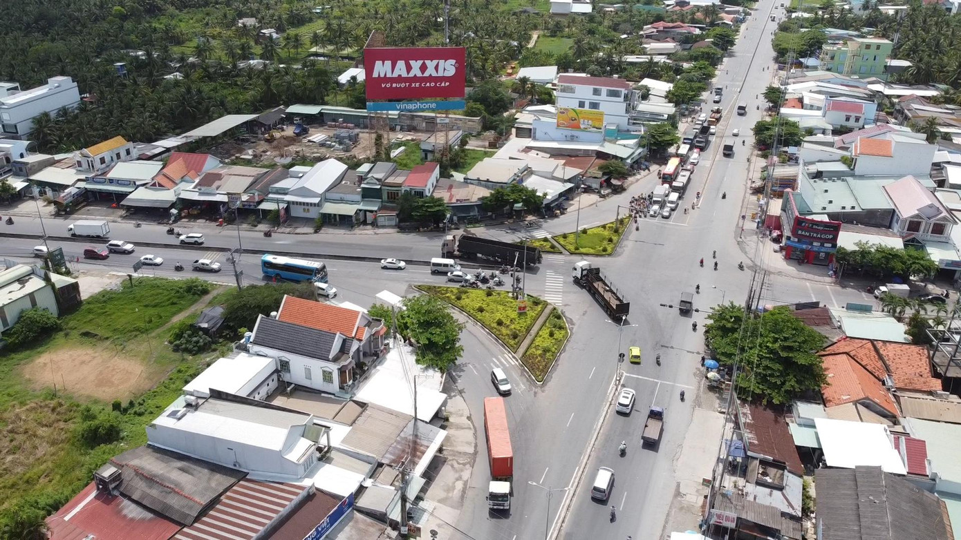 Ngã tư Đồng Tâm dẫn vào cao tốc Trung Lương- TP. HCM tuy có ùn tắc đôi chút nhưng cũng nhanh chóng được giải tỏa.