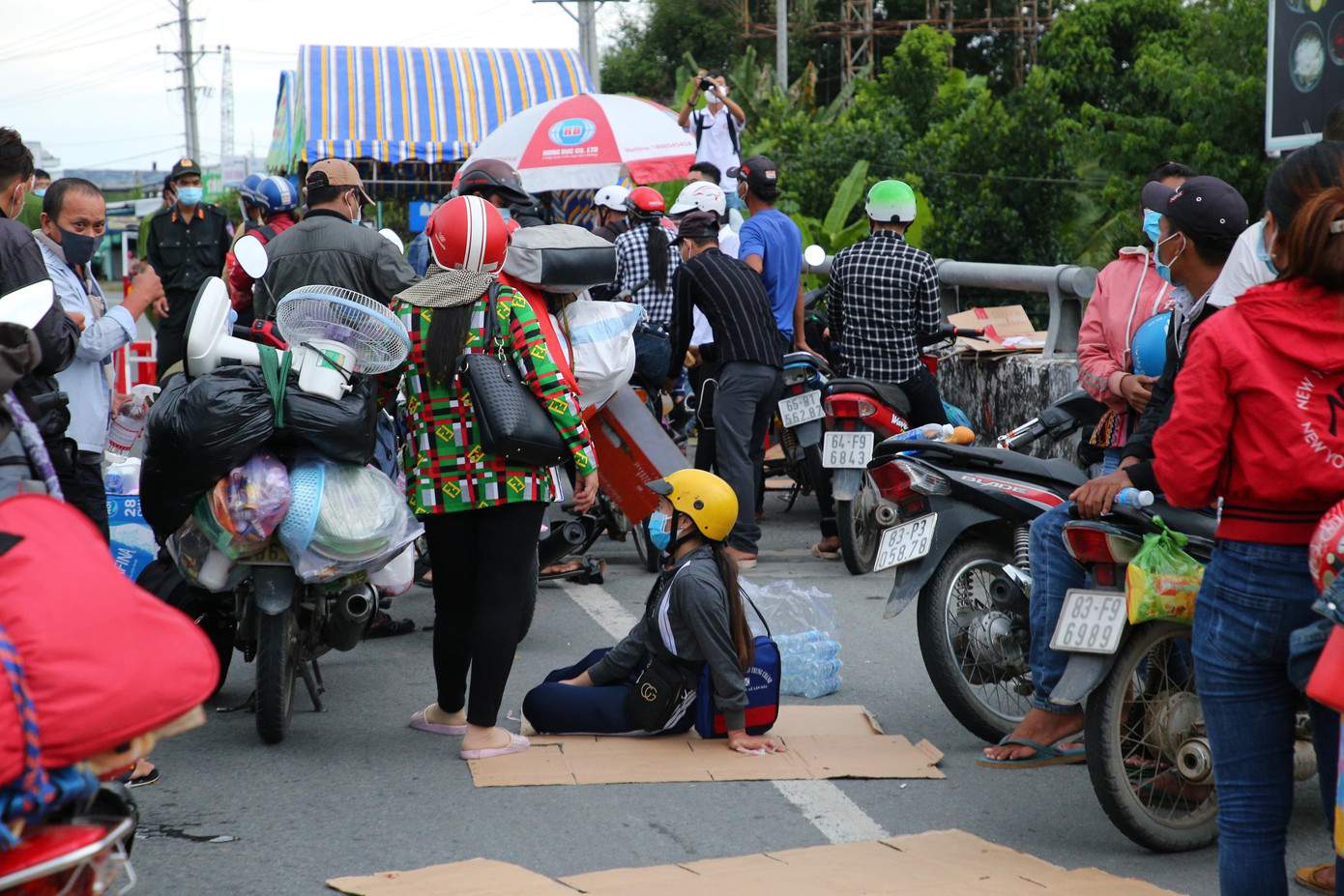 Đa số những người đang bị kẹt ở cửa ngõ vào Hậu Giang là công dân của tỉnh Sóc Trăng, Bạc Liêu và Cà Mau.
