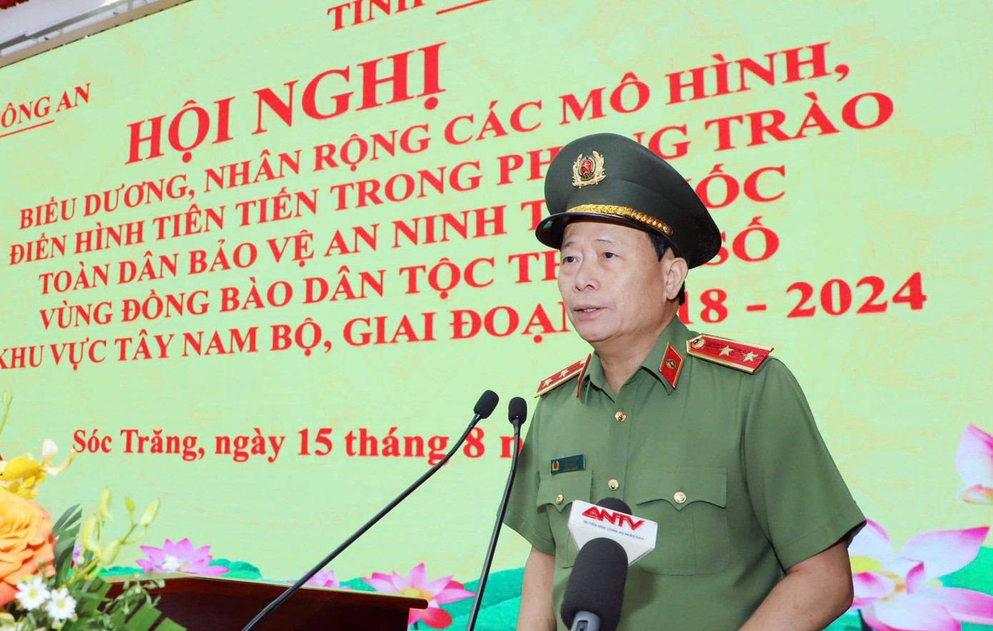 Trung tướng Lê Quốc Hùng - Thứ trưởng Bộ Công an phát biểu tại hội nghị. Trung tướng Lê Quốc Hùng - Thứ trưởng Bộ Công an phát biểu tại hội nghị.