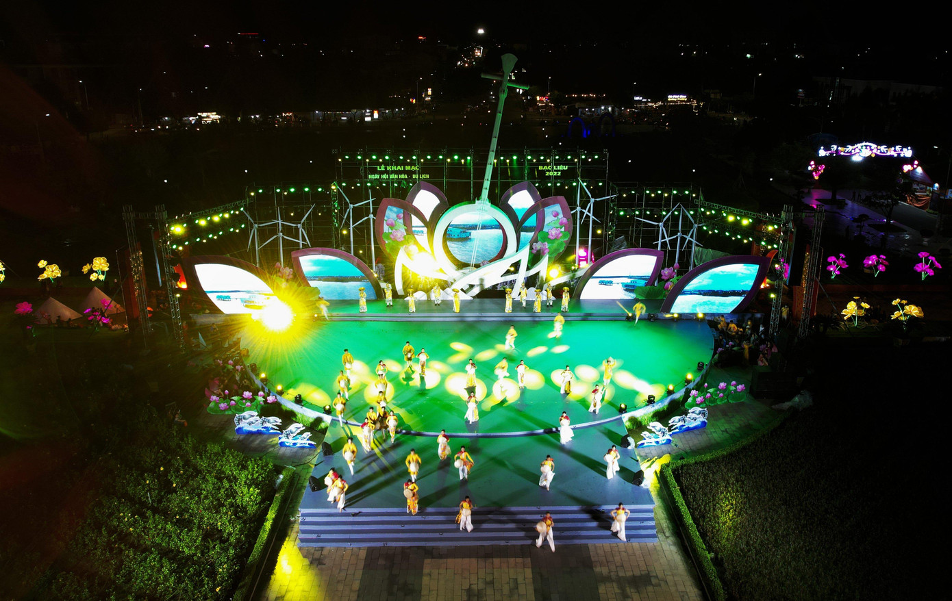 Ngày hội Văn hóa - Du lịch Bạc Liêu và Lễ hội Dạ cổ hoài lang năm 2022 là sự kiện văn hóa - kinh tế - xã hội cấp tỉnh, với sự tham gia khoảng 800 đại biểu đến từ các tỉnh, thành phố khu vực ĐBSCL và một số tỉnh, thành phố trong cả nước. Các sự kiện chính diễn ra từ ngày 27/11 đến ngày 29/11. Ngày hội Văn hóa - Du lịch Bạc Liêu và Lễ hội Dạ cổ hoài lang năm 2022 là sự kiện văn hóa - kinh tế - xã hội cấp tỉnh, với sự tham gia khoảng 800 đại biểu đến từ các tỉnh, thành phố khu vực ĐBSCL và một số tỉnh, thành phố trong cả nước. Các sự kiện chính diễn ra từ ngày 27/11 đến ngày 29/11.